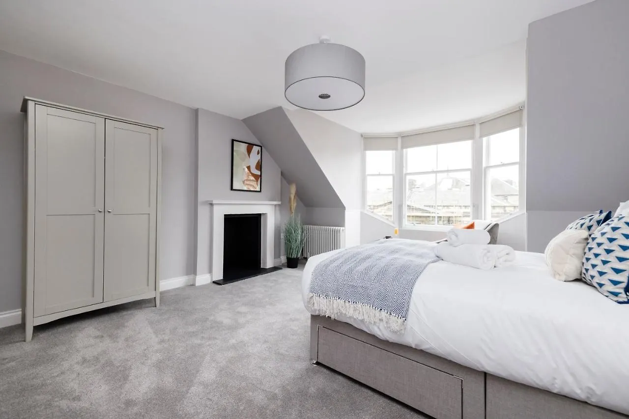 Altido Gorgeous Flat Overlooking Edinburgh Castle