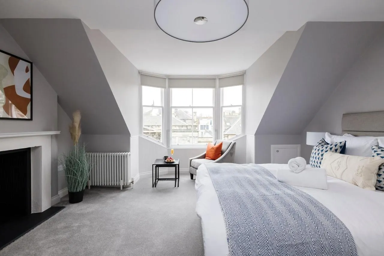 Altido Gorgeous Flat Overlooking Edinburgh Castle